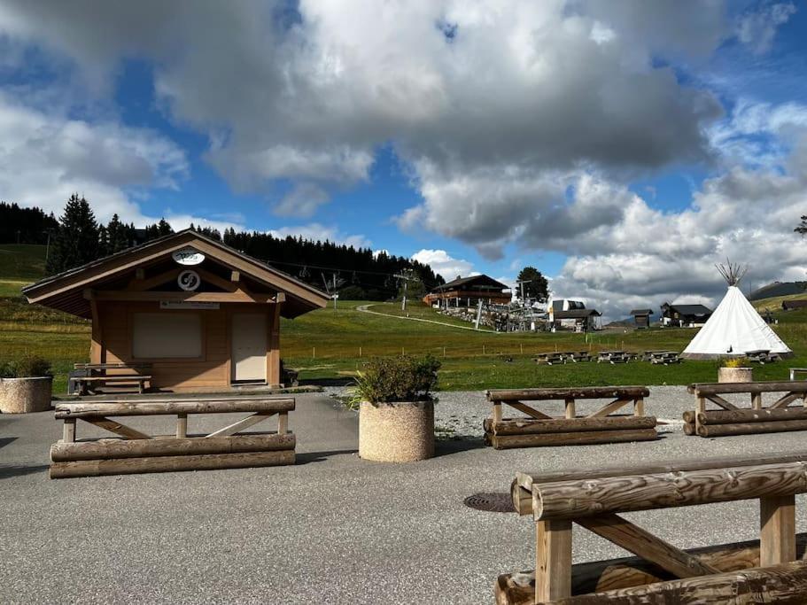 Appartement La Clusaz Avec Terrasse Sur Les Pistes De Ski Manigod Zewnętrze zdjęcie